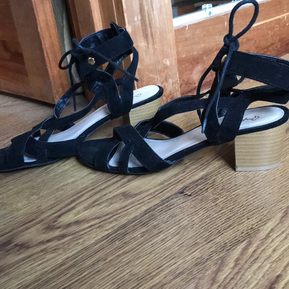 Cute barley worn Qupid sandals!!